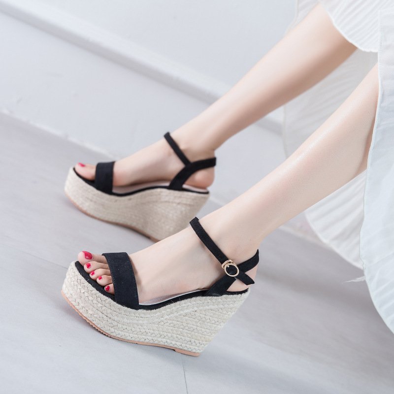 Miss Mary Wedges - Image 4